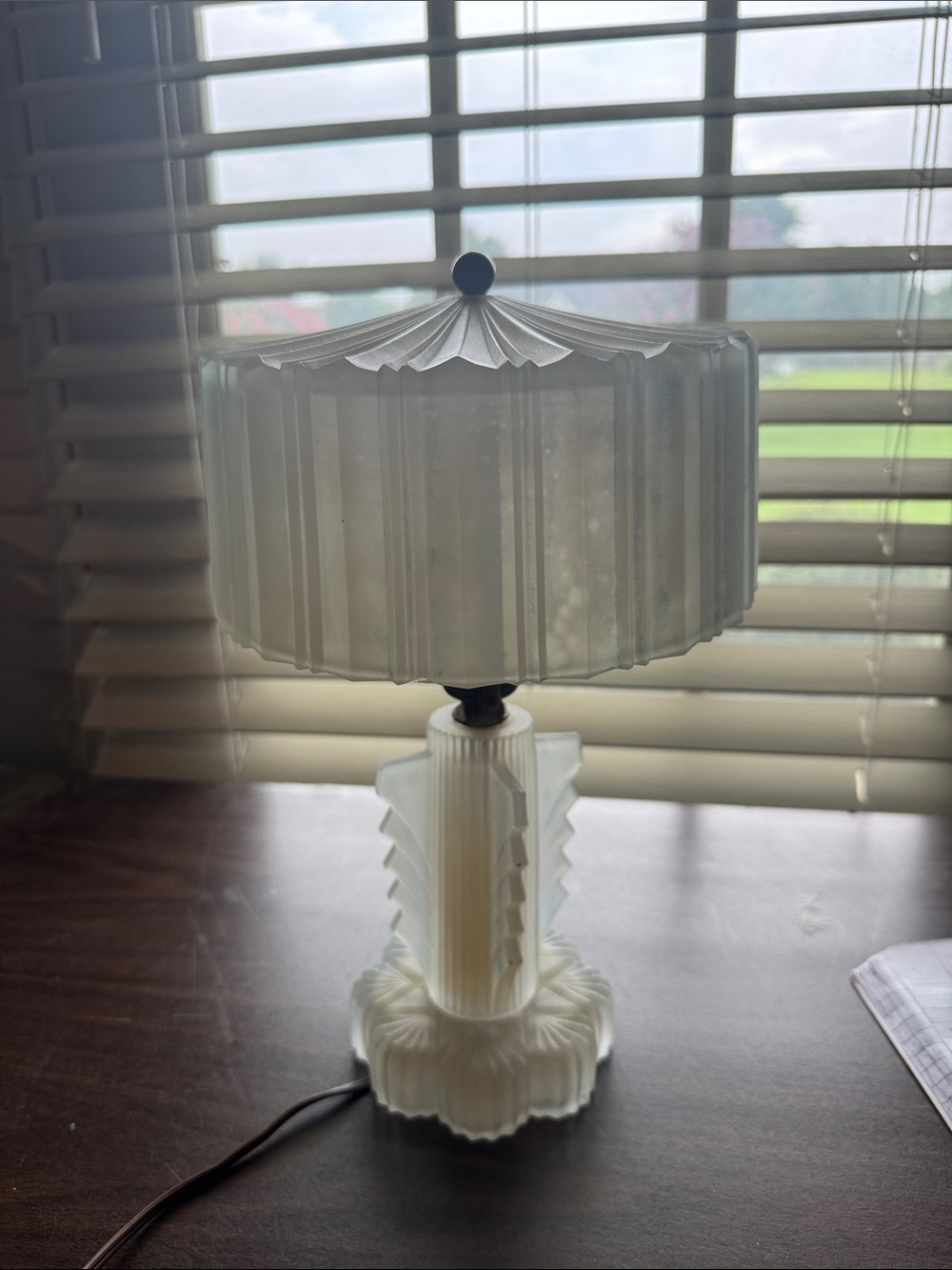White Art Deco Table Lamp - Elegant Frosted Glass Accent